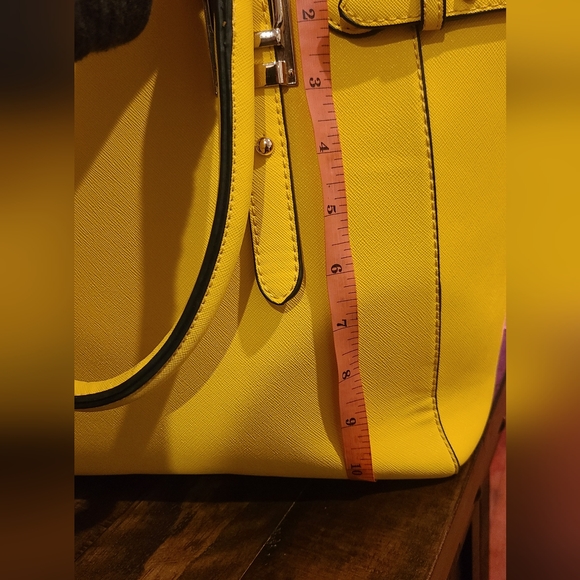 Yellow bag - Picture 9 of 16